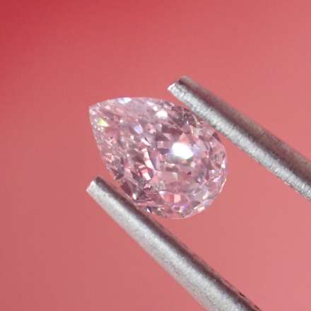 0.26ct粉紅彩鑽石