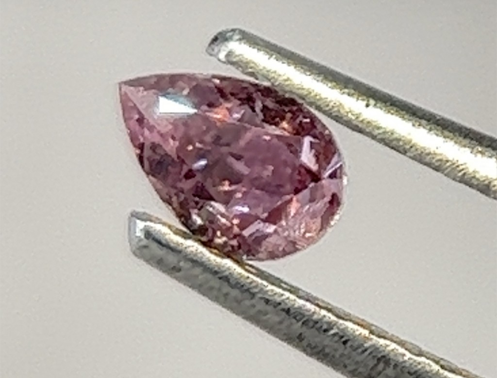 0.34ct 粉紅彩鑽石