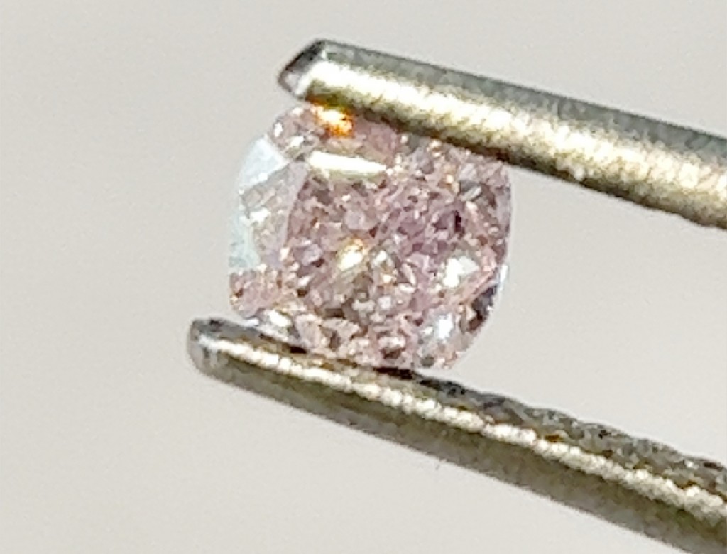 0.32ct 粉紅彩鑽石