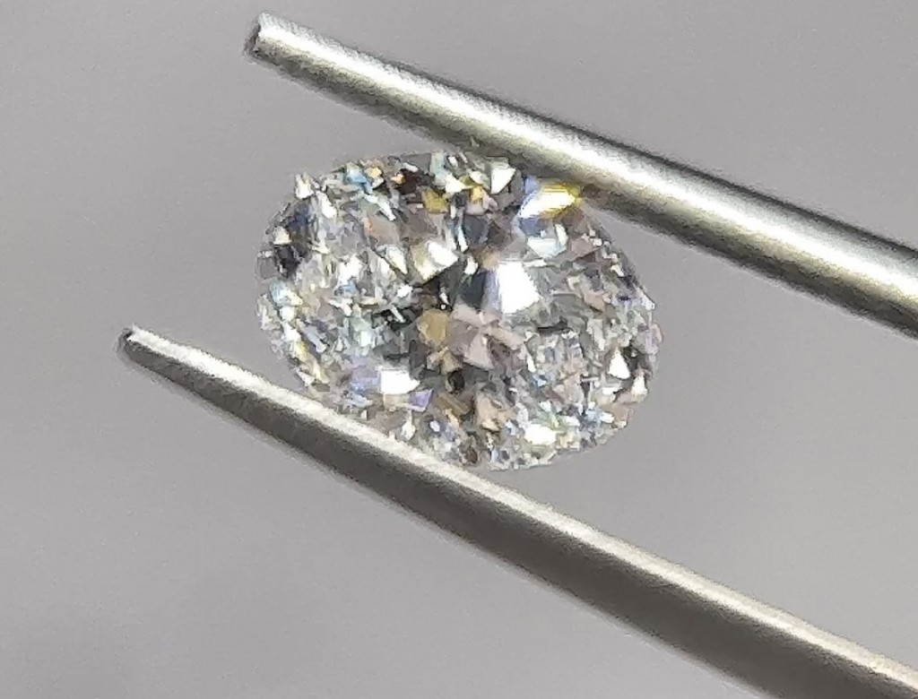 1.04ct Oval D VS2