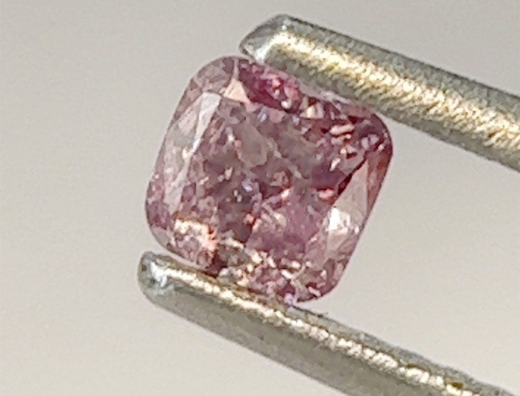 0.25 ct粉紅彩鑽石
