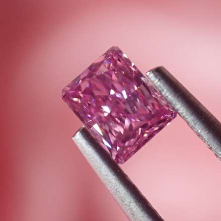 0.25ct粉紅彩鑽石