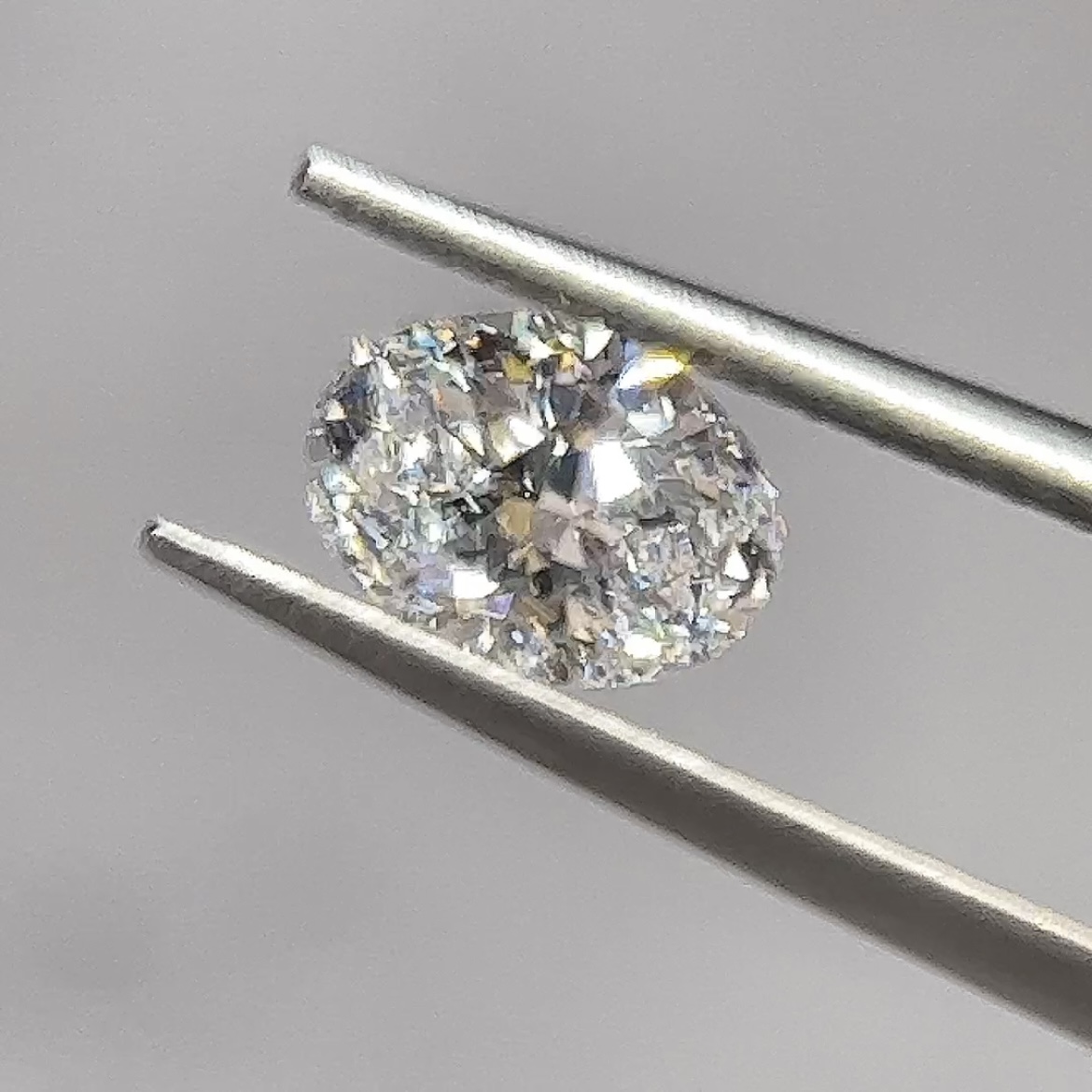 1.04ct Oval D VS2