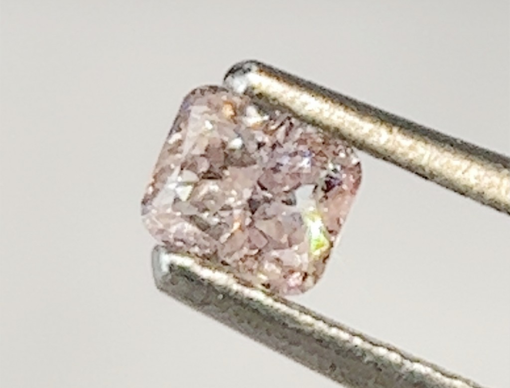 0.33ct 粉紅彩鑽石