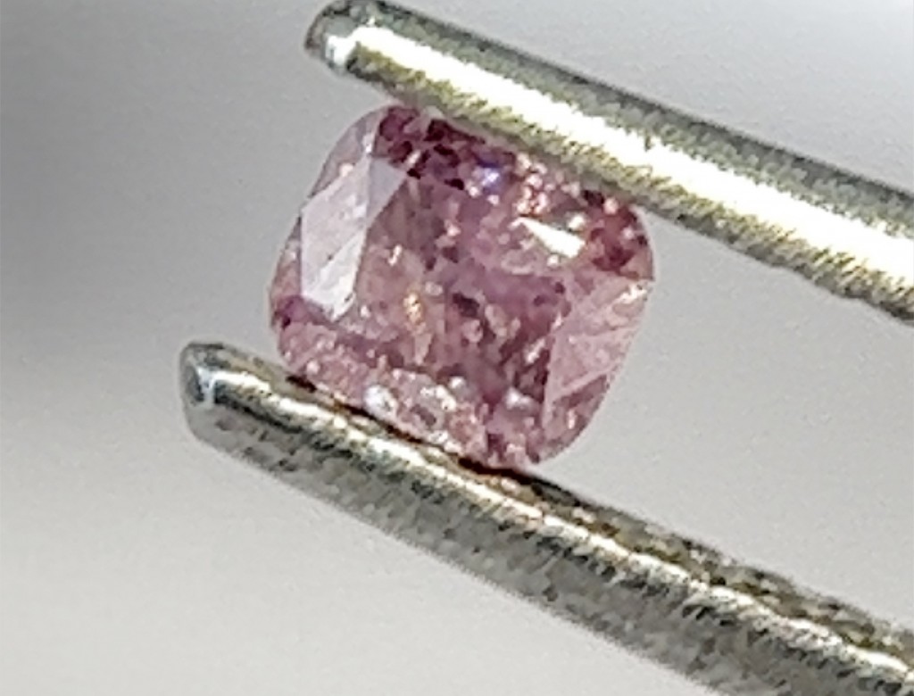 0.24 ct粉紅彩鑽石