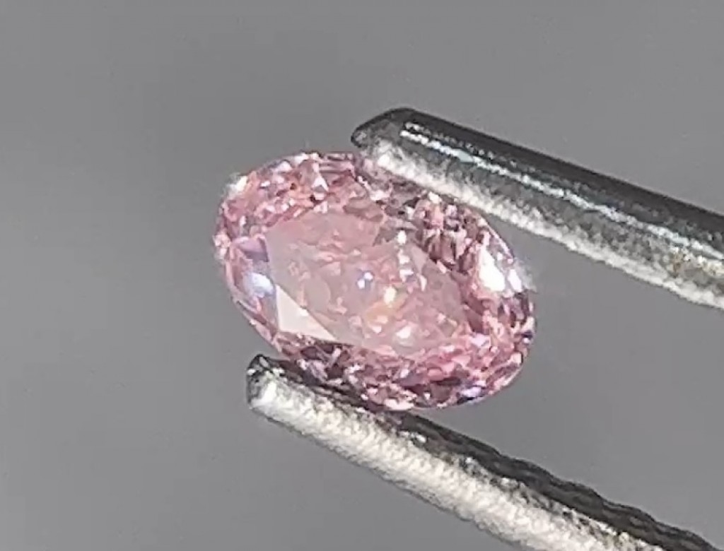 0.24ct 粉紅彩鑽石